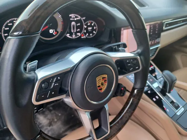 Car image 19