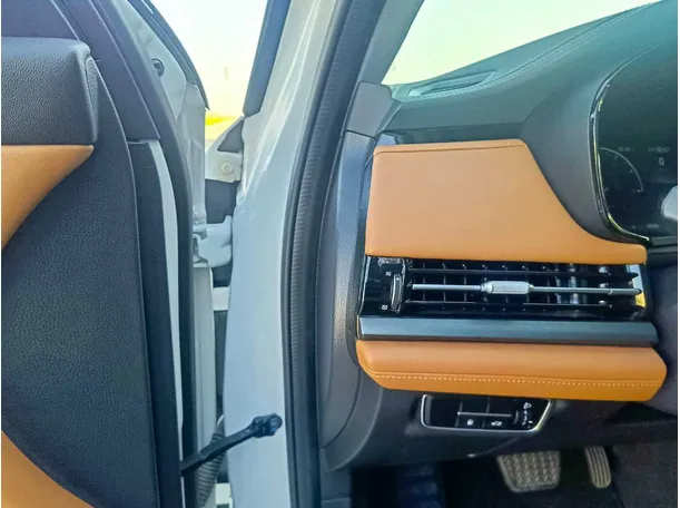 Car image 38