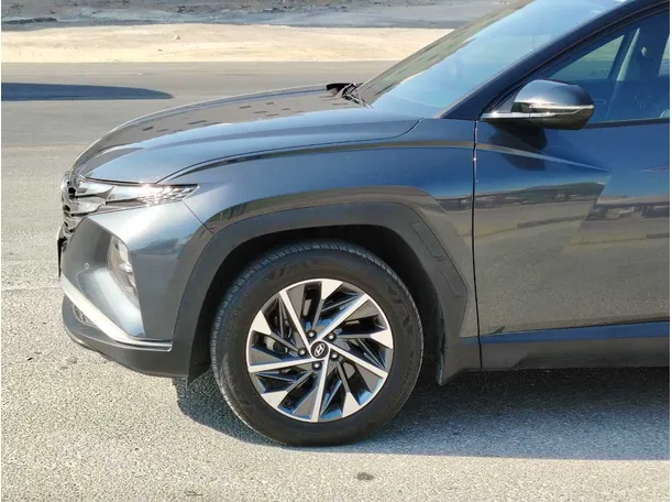 Car image 9