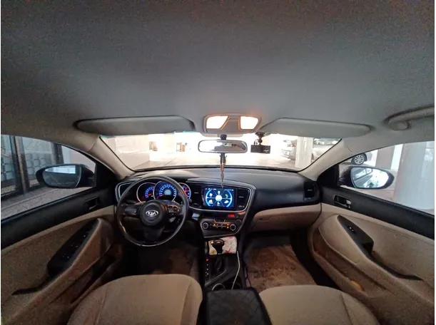 Car image 13