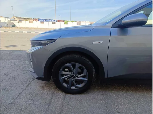 Car image 9