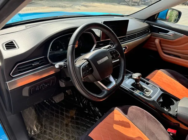 Car image 13
