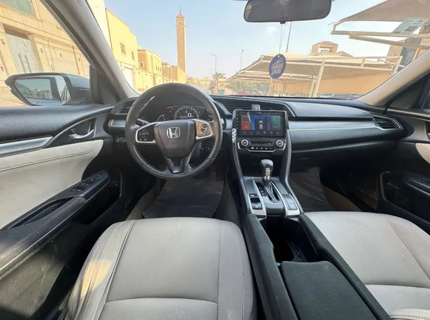 Car image 15
