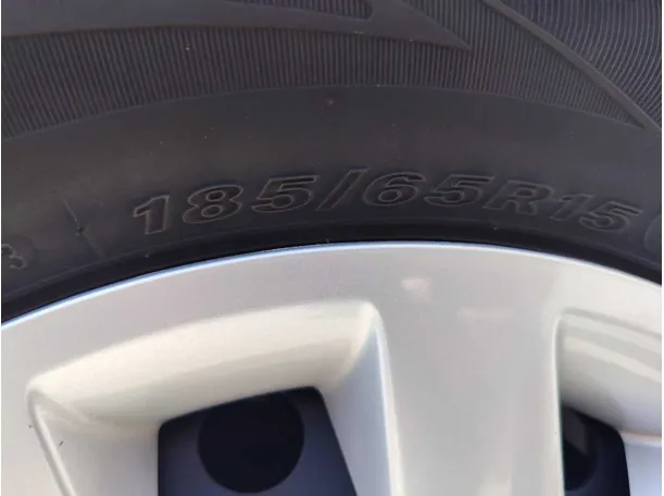 Car image 28