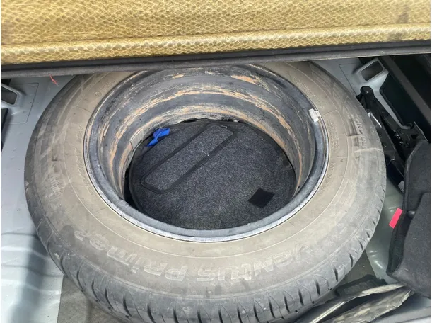 Car image 23