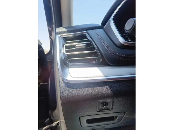 Car image 35