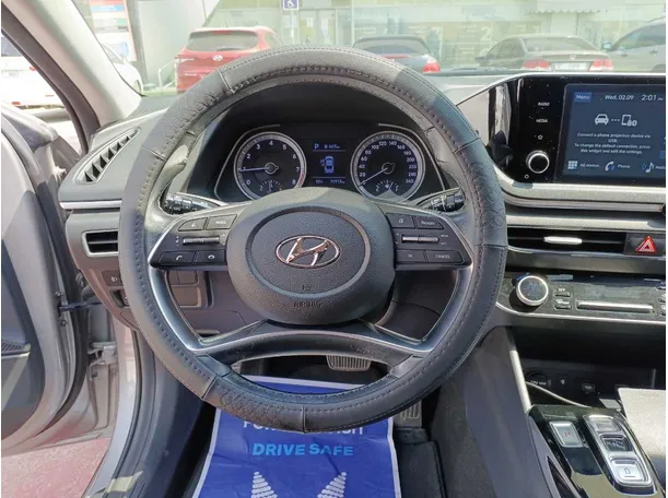 Car image 14