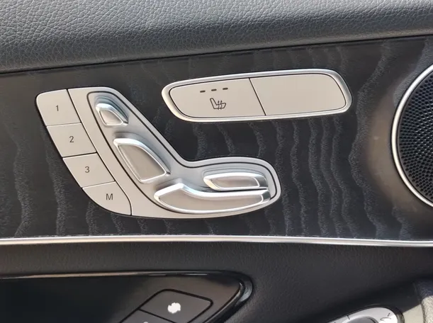 Car image 27