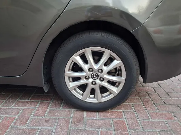 Car image 9