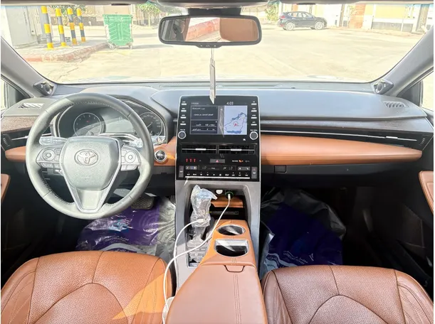 Car image 19