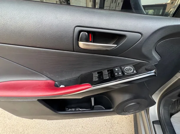 Car image 24