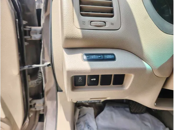 Car image 36