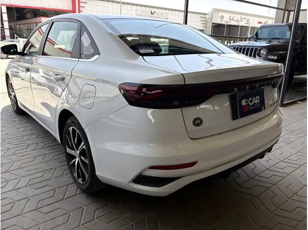 Car image 7