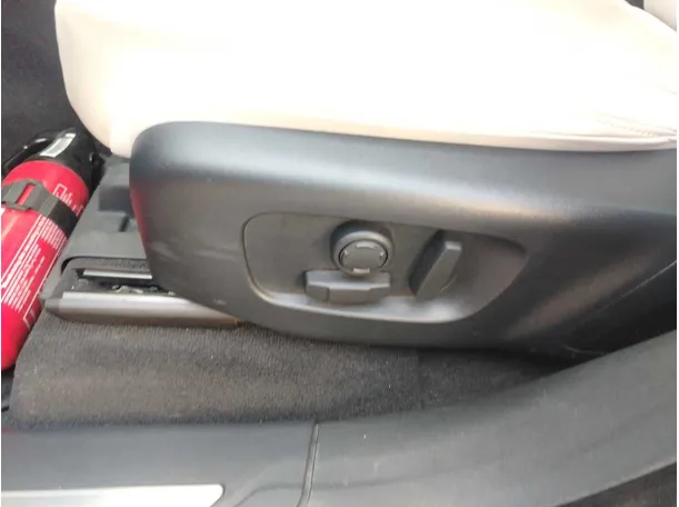 Car image 44