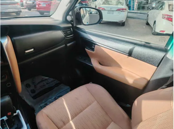 Car image 38