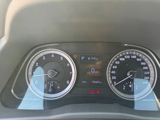 Car image 19