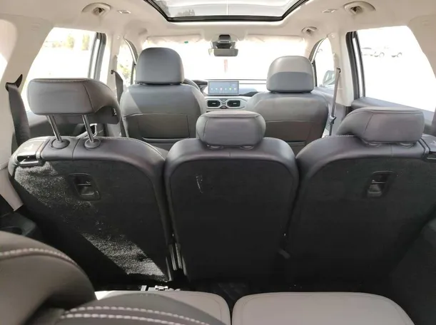 Car image 23