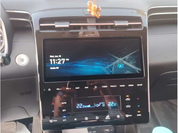Car image 19