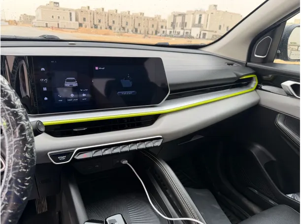 Car image 16