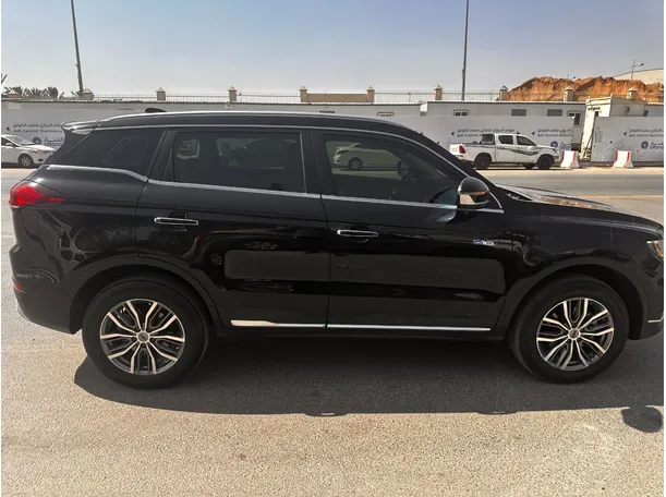 Car image 4