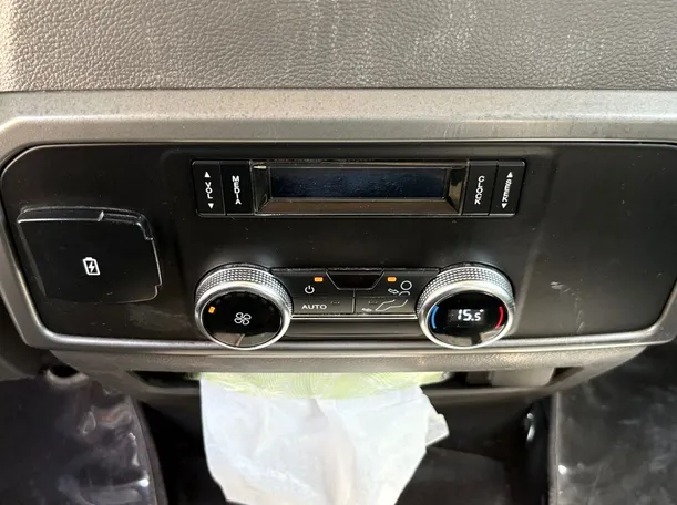 Car image 27