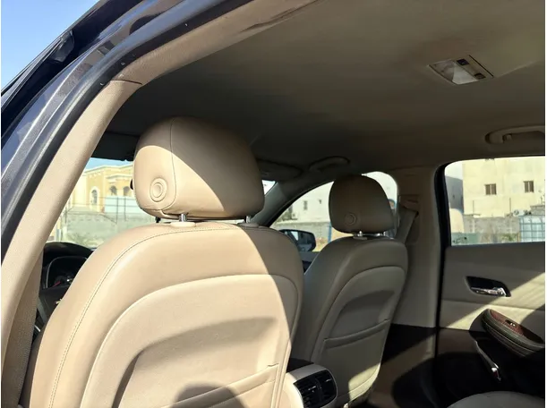 Car image 27