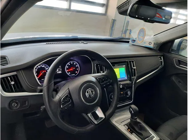 Car image 11