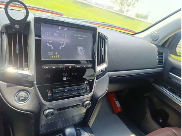 Car image 26
