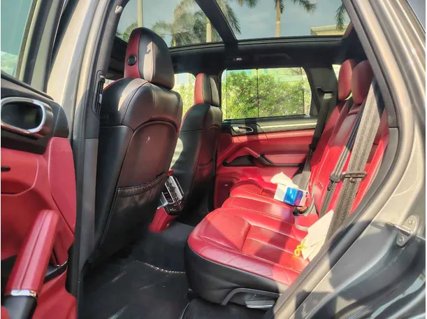 Car image 19