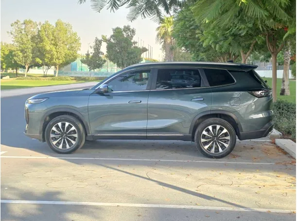 Car image 8