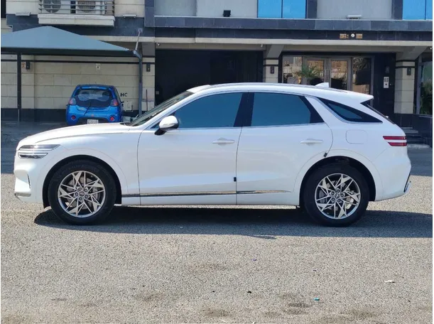 Car image 8