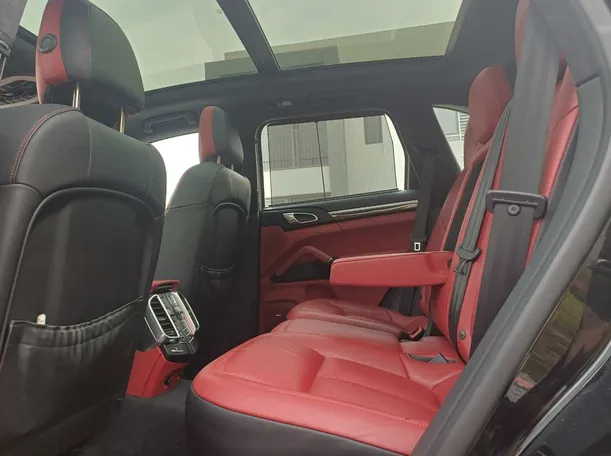 Car image 13