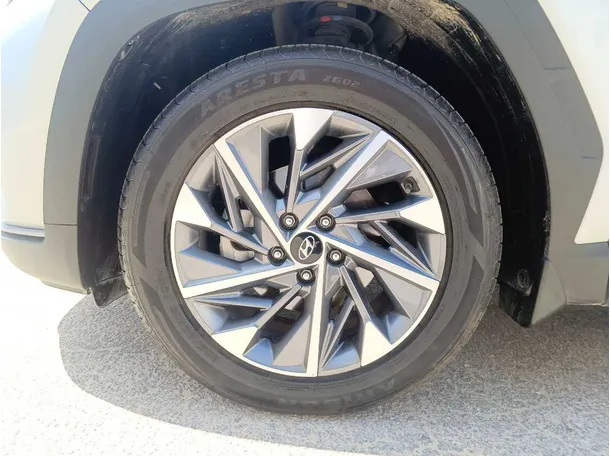 Car image 10