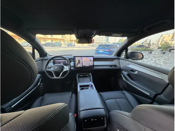 Car image 14