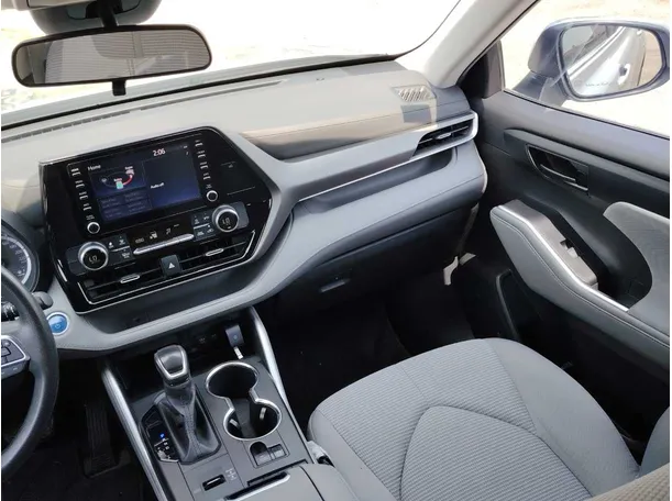 Car image 21