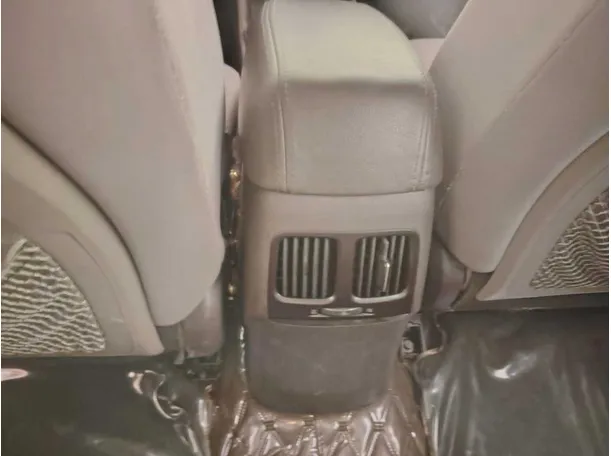 Car image 34