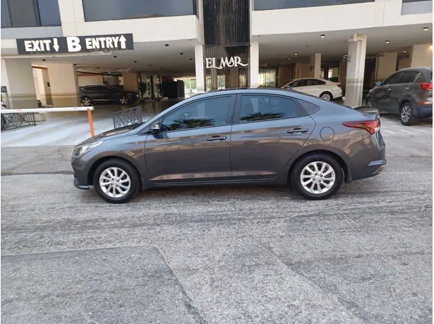 Car image 8