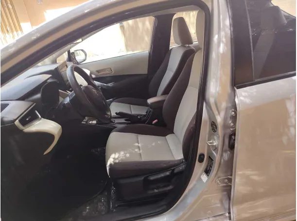 Car image 12