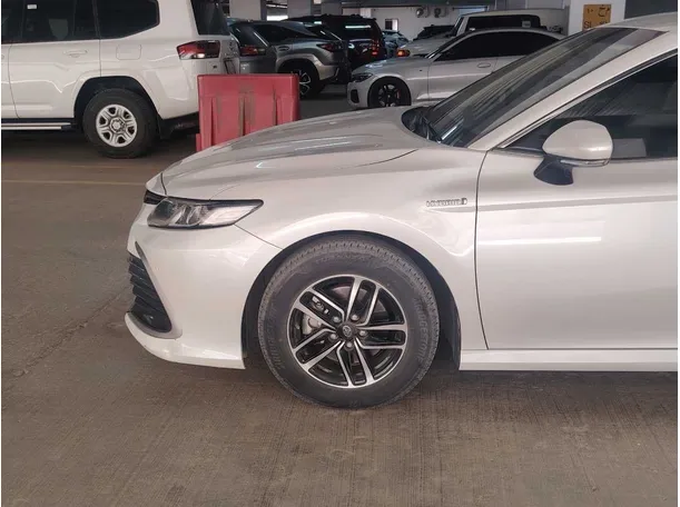 Car image 9