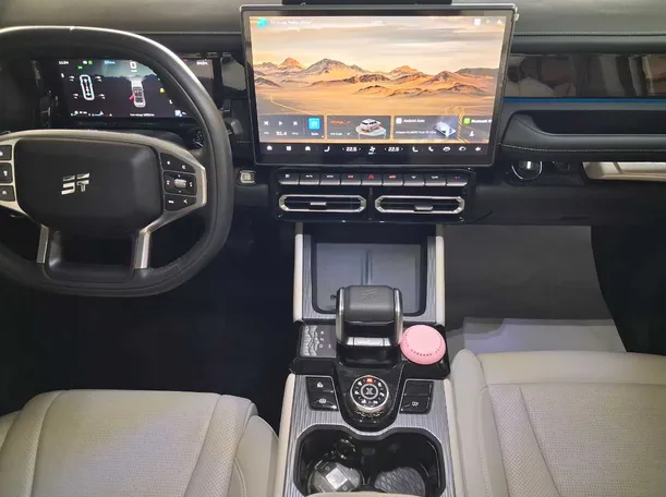 Car image 16