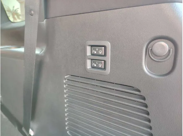 Car image 33