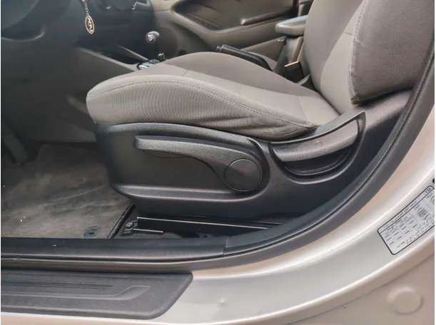 Car image 27