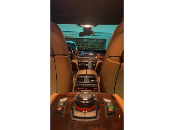 Car image 17