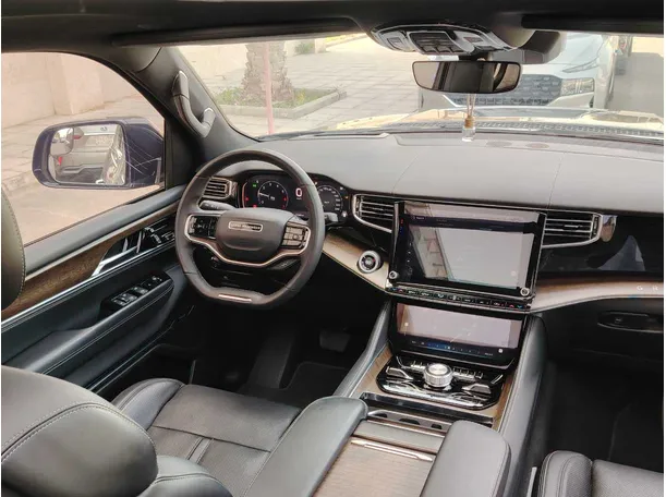 Car image 25