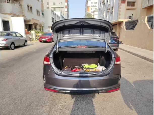Car image 32