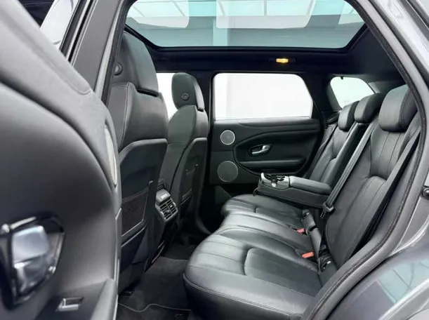 Car image 14