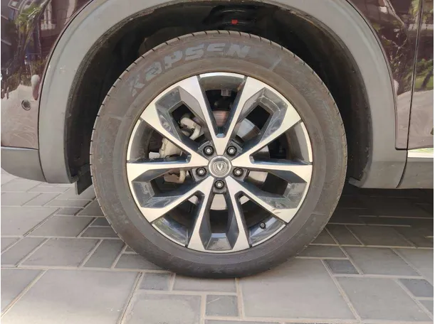 Car image 9