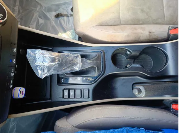 Car image 19