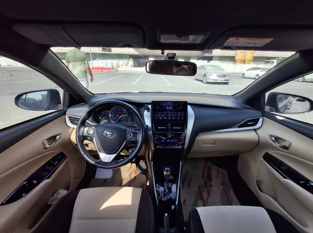 Car image 17