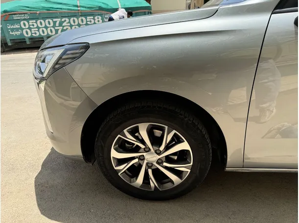 Car image 9
